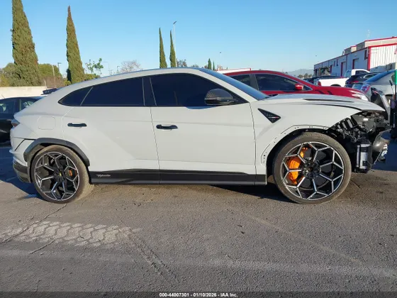 2023 Lamborghini Urus Performante