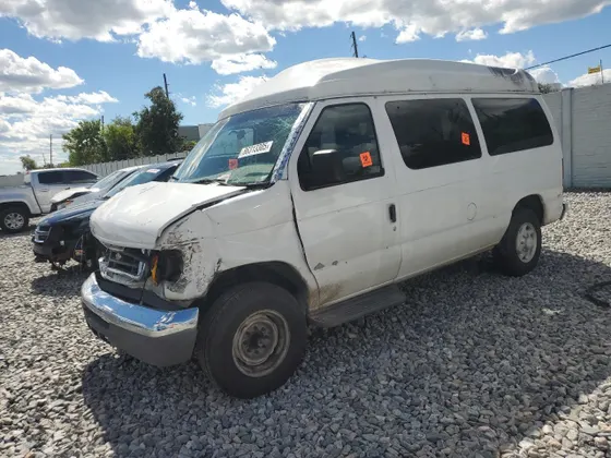 2005 Ford Club Wagon XL