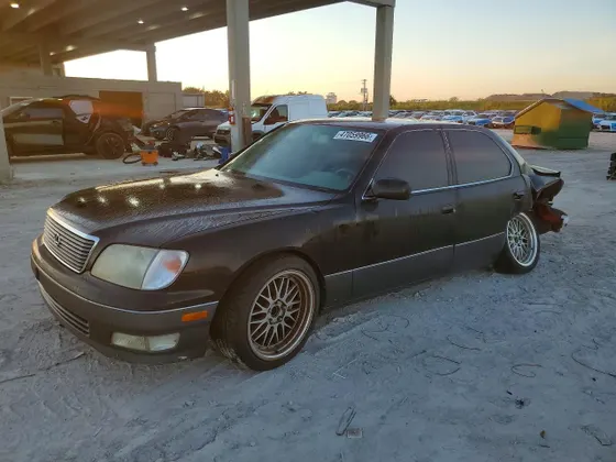 2000 Lexus LS 400