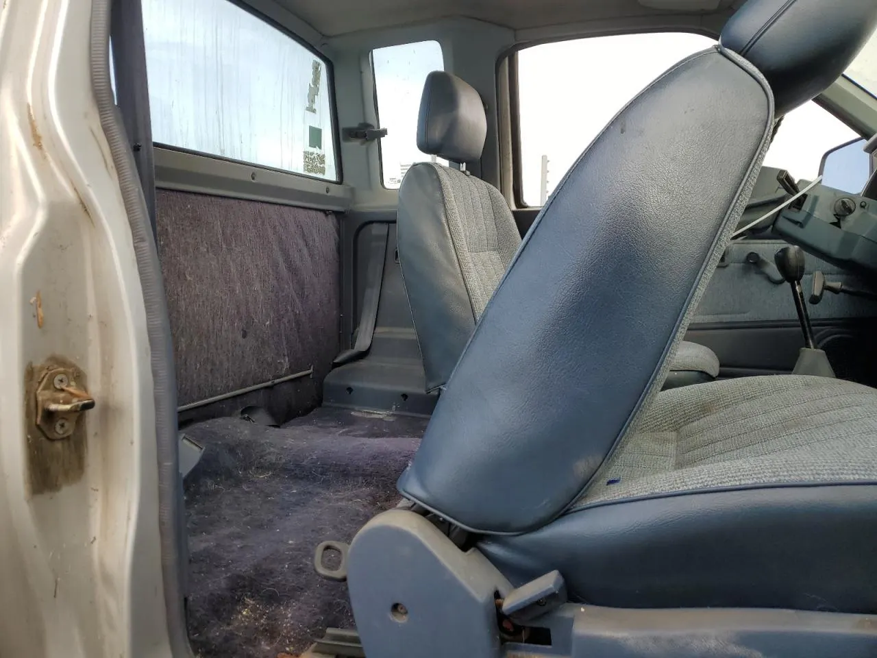 1988 Nissan Hardbody King Cab 2WD KING CAB