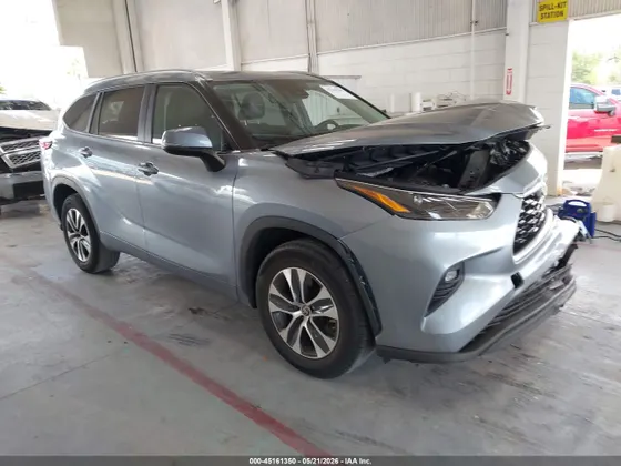2023 Toyota Highlander LE