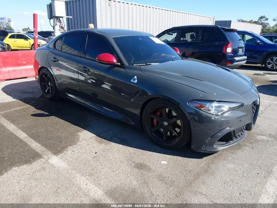 2018 Alfa Romeo Giulia Quadrifoglio QUADRIFOGLIO RWD