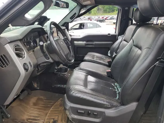 2014 Ford Super Duty F-350 DRW Platinum