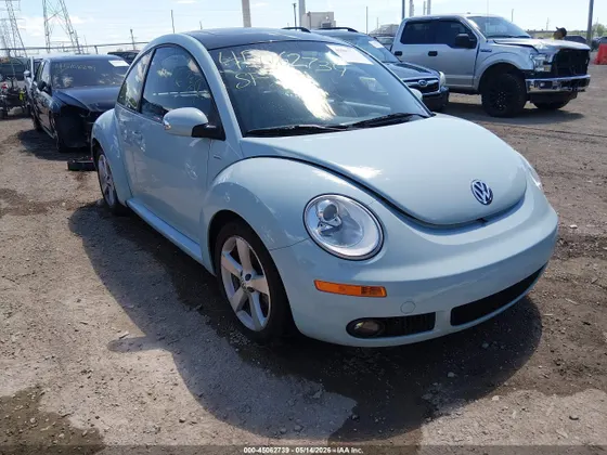 2010 Volkswagen New Beetle Coupe 2.5L FINAL EDITION