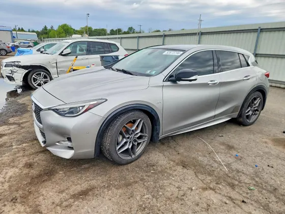 2017 INFINITI QX30 Sport