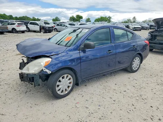 2014 Nissan Versa SV