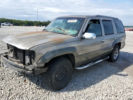 2000 Cadillac Escalade