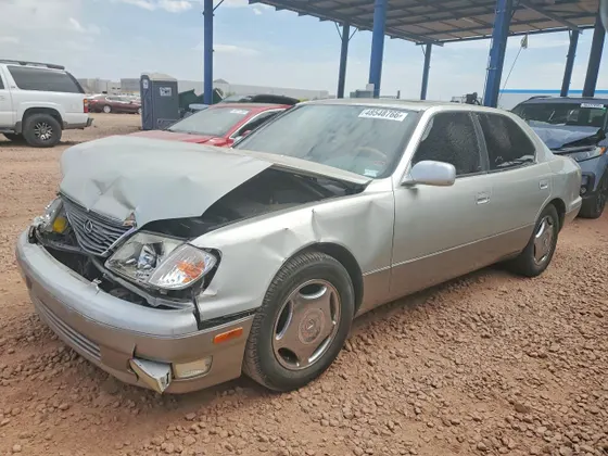 2000 Lexus LS 400