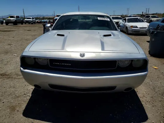 2009 Dodge Challenger SE