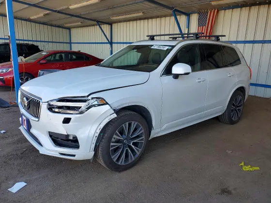 2021 Volvo XC90 Momentum