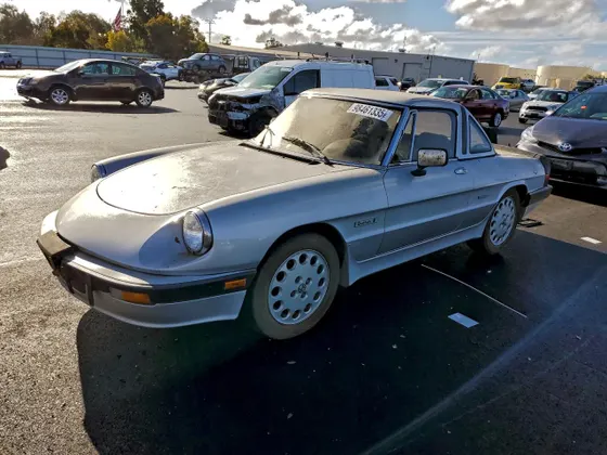 1989 Alfa Romeo Spider QUADRIFOGLIO