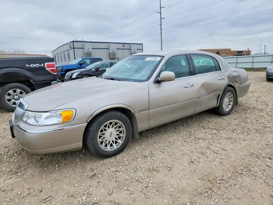 1999 Lincoln Town Car Signature