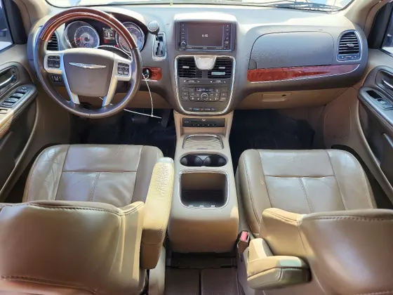 2013 Chrysler Town & Country Limited