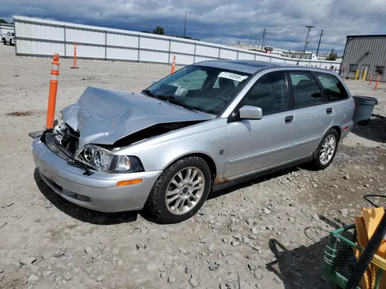 2003 Volvo V40 1.9T