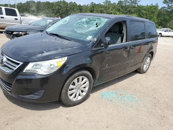 2014 Volkswagen Routan SE w/RSE & Navigation