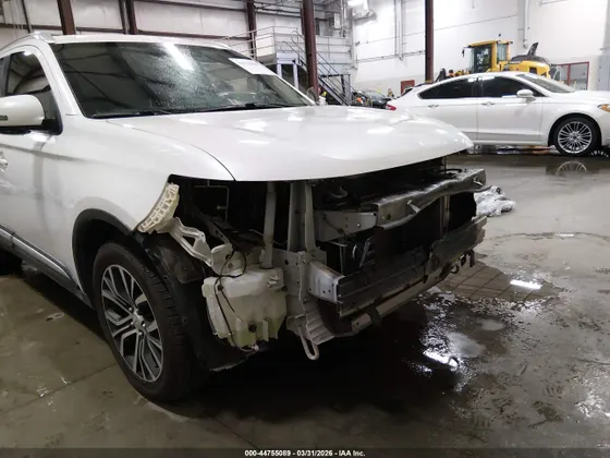 2016 Mitsubishi Outlander SE