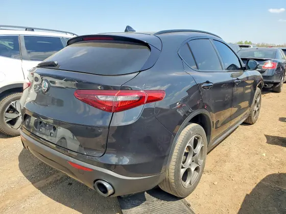 2018 Alfa Romeo Stelvio Sport