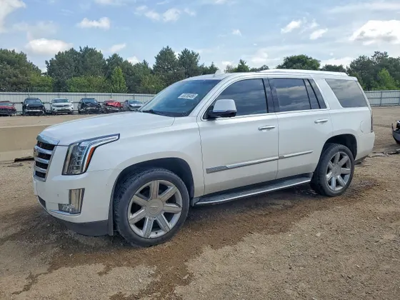 2016 Cadillac Escalade Luxury Collection