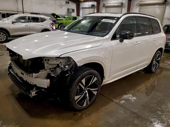 2022 Volvo XC90 Recharge Plug-In Hybrid R-Design