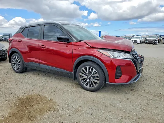 2022 Nissan Kicks SV