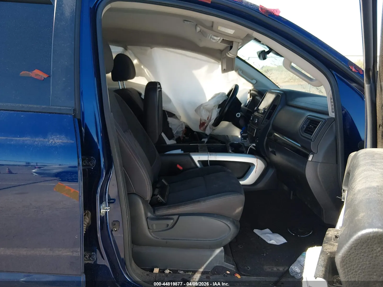 2023 Nissan Titan SV