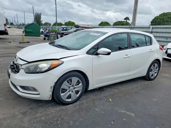 2016 Kia Forte 5-Door LX
