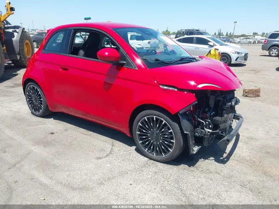 2024 FIAT 500e INSPI(RED)