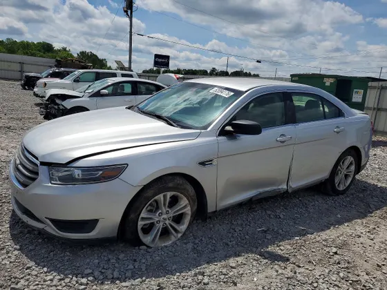 2016 Ford Taurus SE