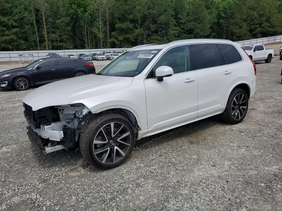 2022 Volvo XC90 Momentum