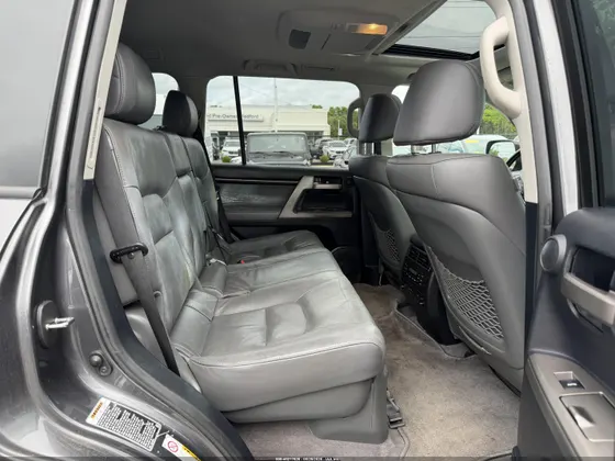 2011 Toyota Land Cruiser V8