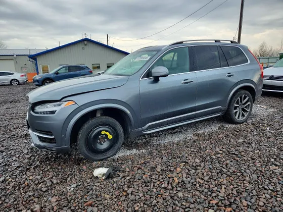 2018 Volvo XC90 Momentum