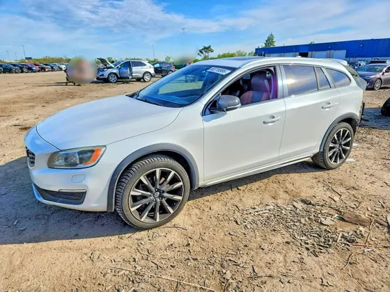 2016 Volvo V60 Cross Country T5 Platinum