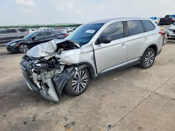 2020 Mitsubishi Outlander ES