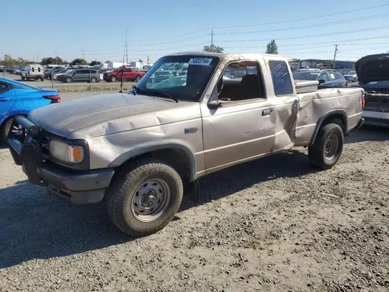 1996 Mazda B-Series 4WD Truck CAB PLUS