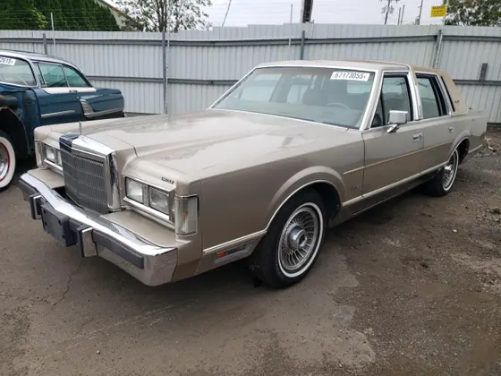 1988 Lincoln Town Car SIGNATURE