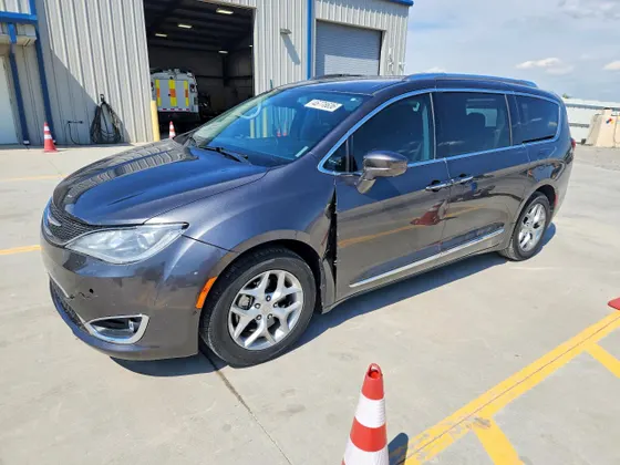 2018 Chrysler Pacifica Touring L Plus