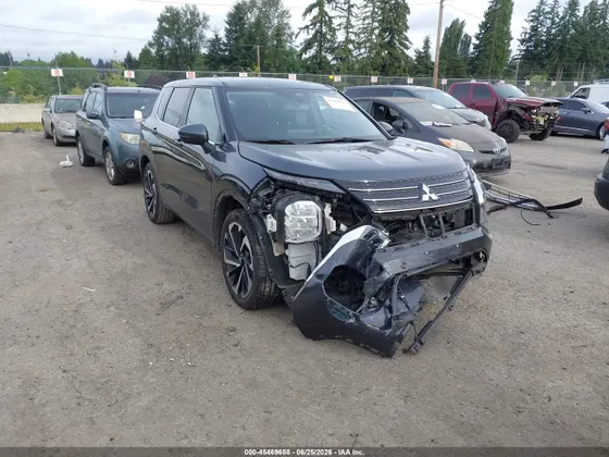 2024 Mitsubishi Outlander SE