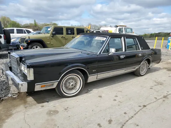 1988 Lincoln Town Car SIGNATURE