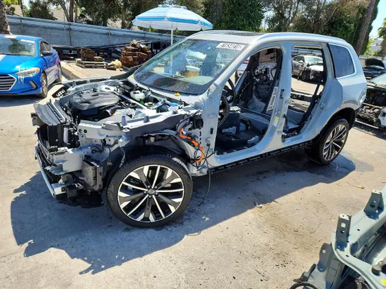 2025 Volvo XC90 Plug-In Hybrid Plus