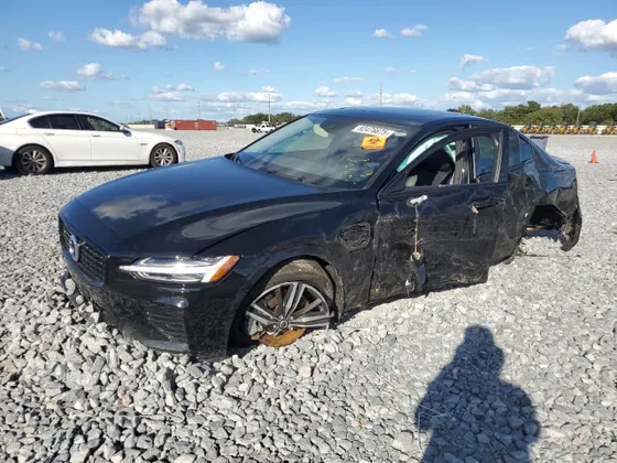 2022 Volvo S60 Recharge Plug-In Hybrid R-Design Expression