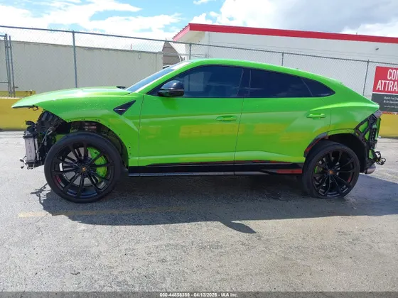 2022 Lamborghini Urus GRAPHITE CAPSULE/PEARL CAPSULE