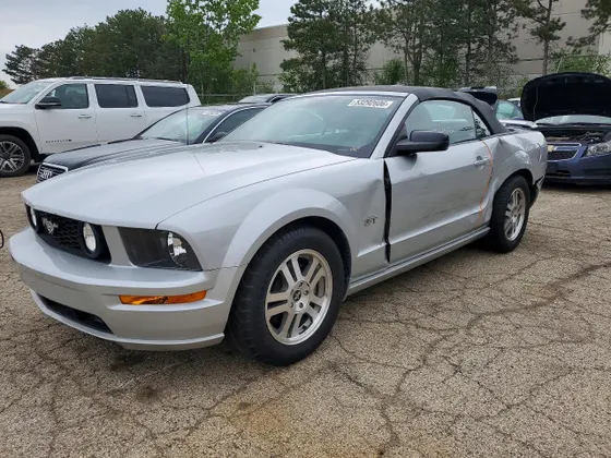 2006 Ford Mustang GT Deluxe