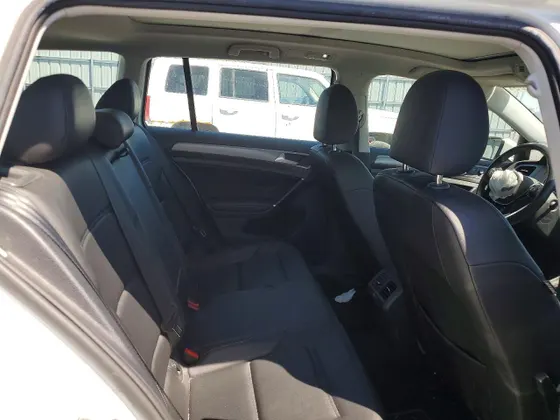 2017 Volkswagen Golf SportWagen S