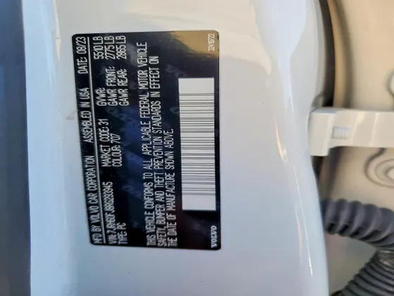 2024 Volvo S60 Recharge Plug-In Hybrid Ultimate Black Edition