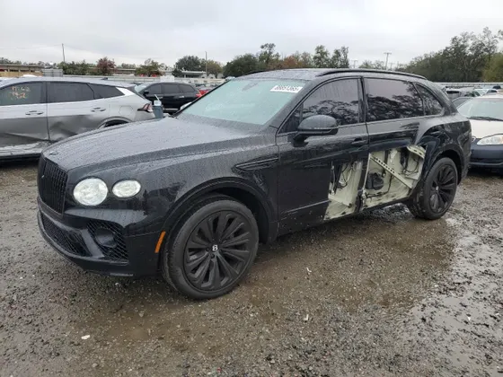 2023 Bentley Bentayga EWB V8
