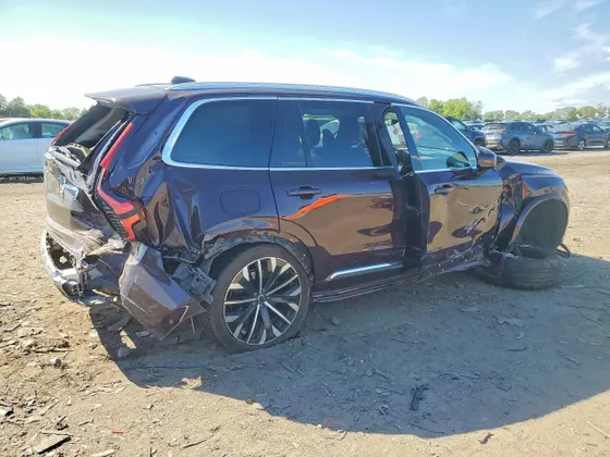 2025 Volvo XC90 Plug-In Hybrid Plus