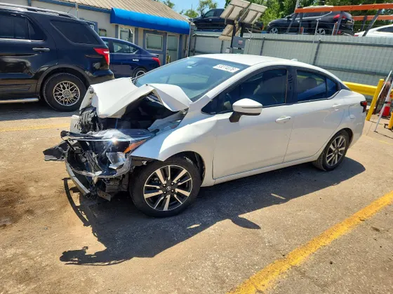 2021 Nissan Versa SV