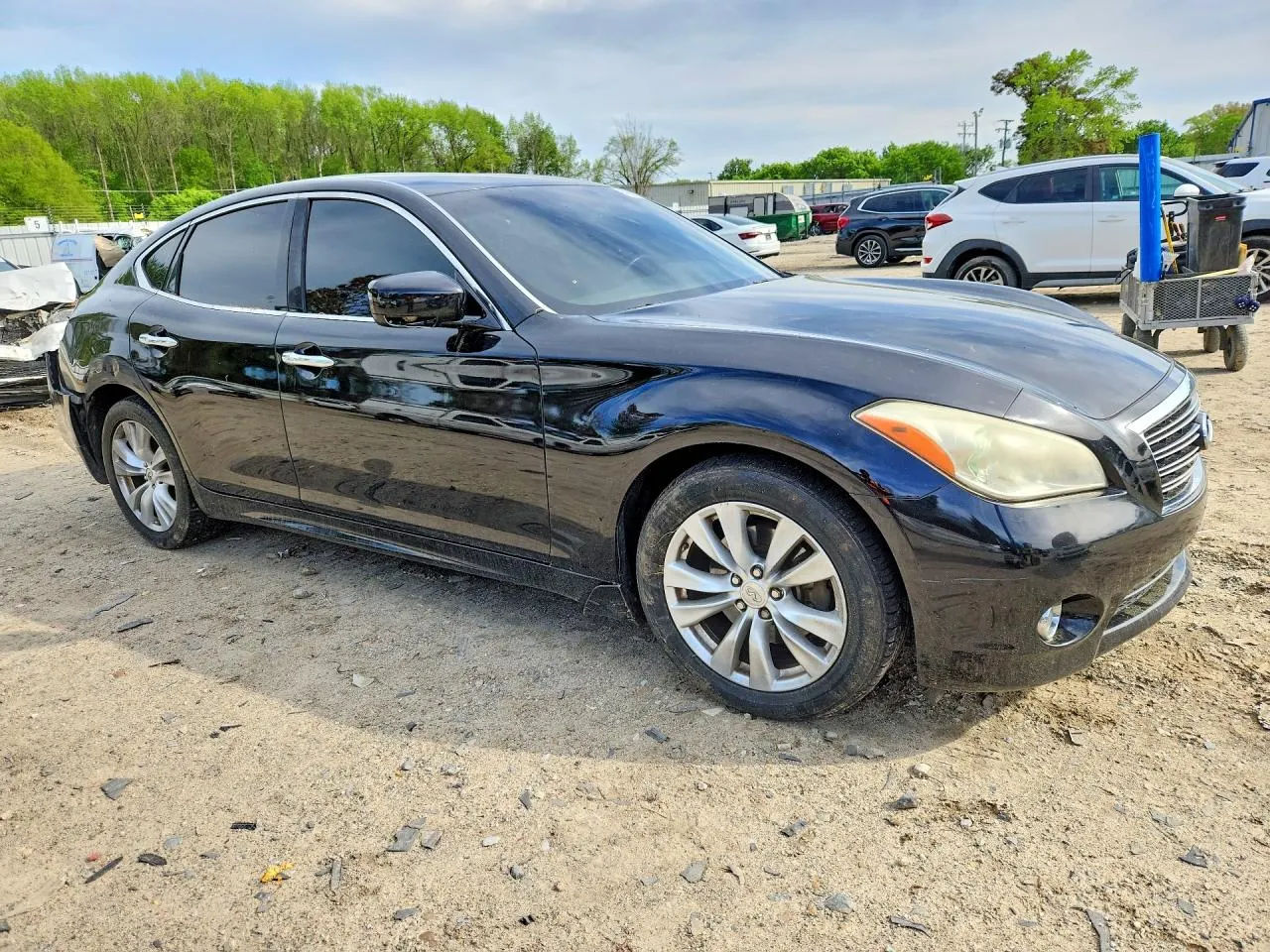 2011 INFINITI M56