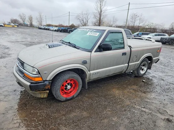 2001 Chevrolet S-10 LS
