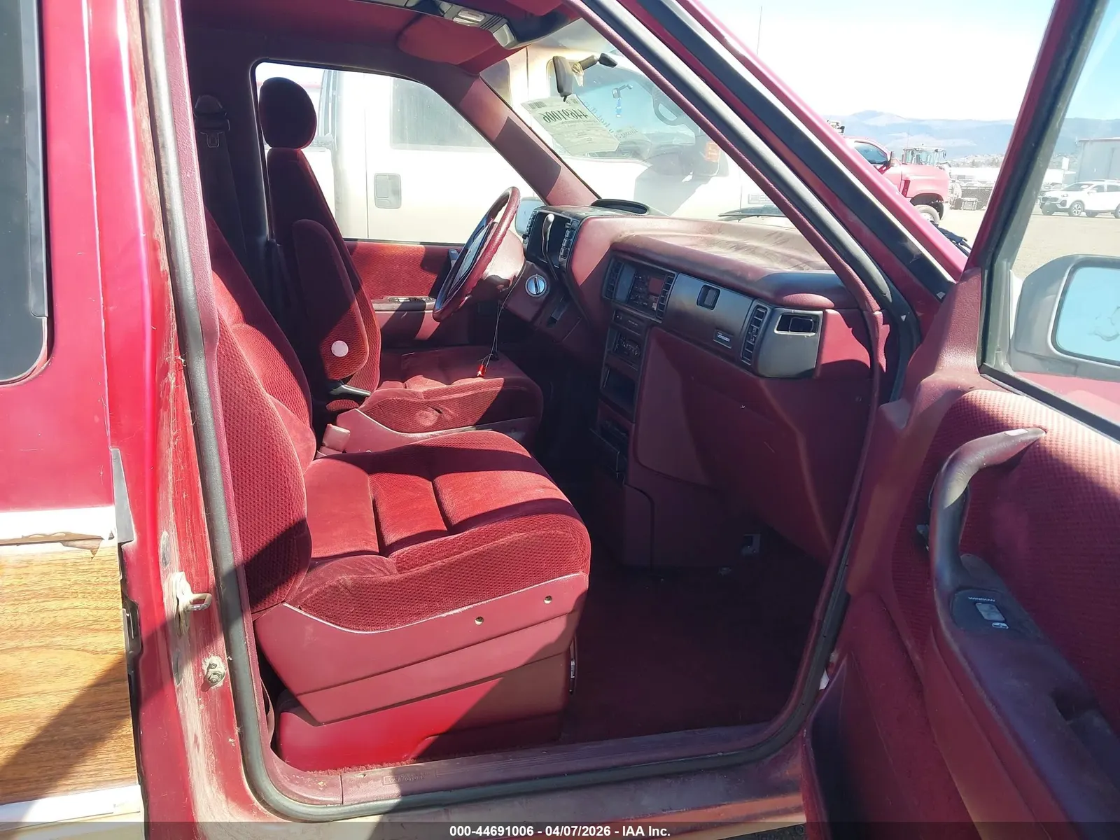 1991 Plymouth Voyager LE